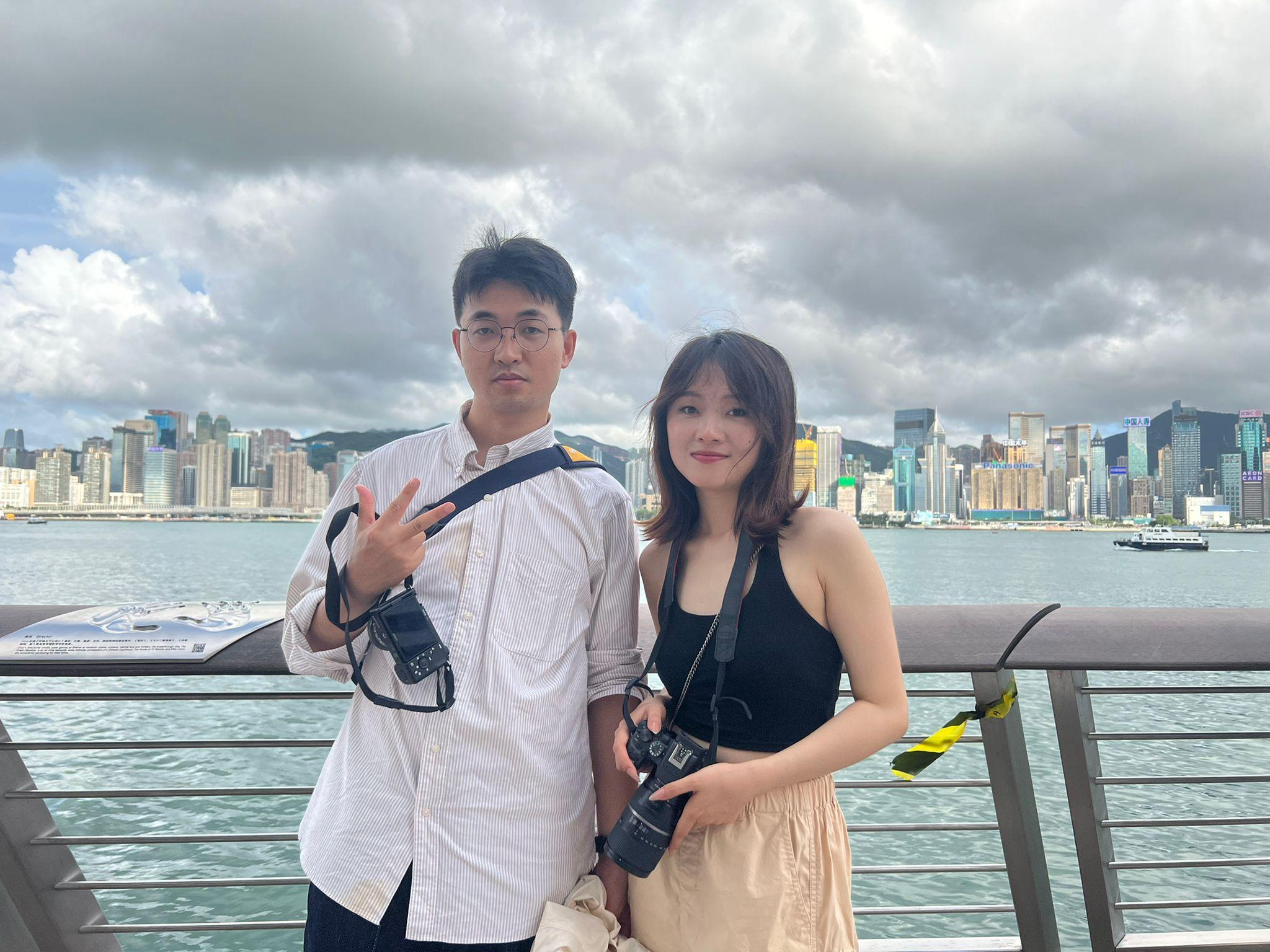 在深圳工作的孫先生及尹小姐即日快閃香港。 (李景玉攝)