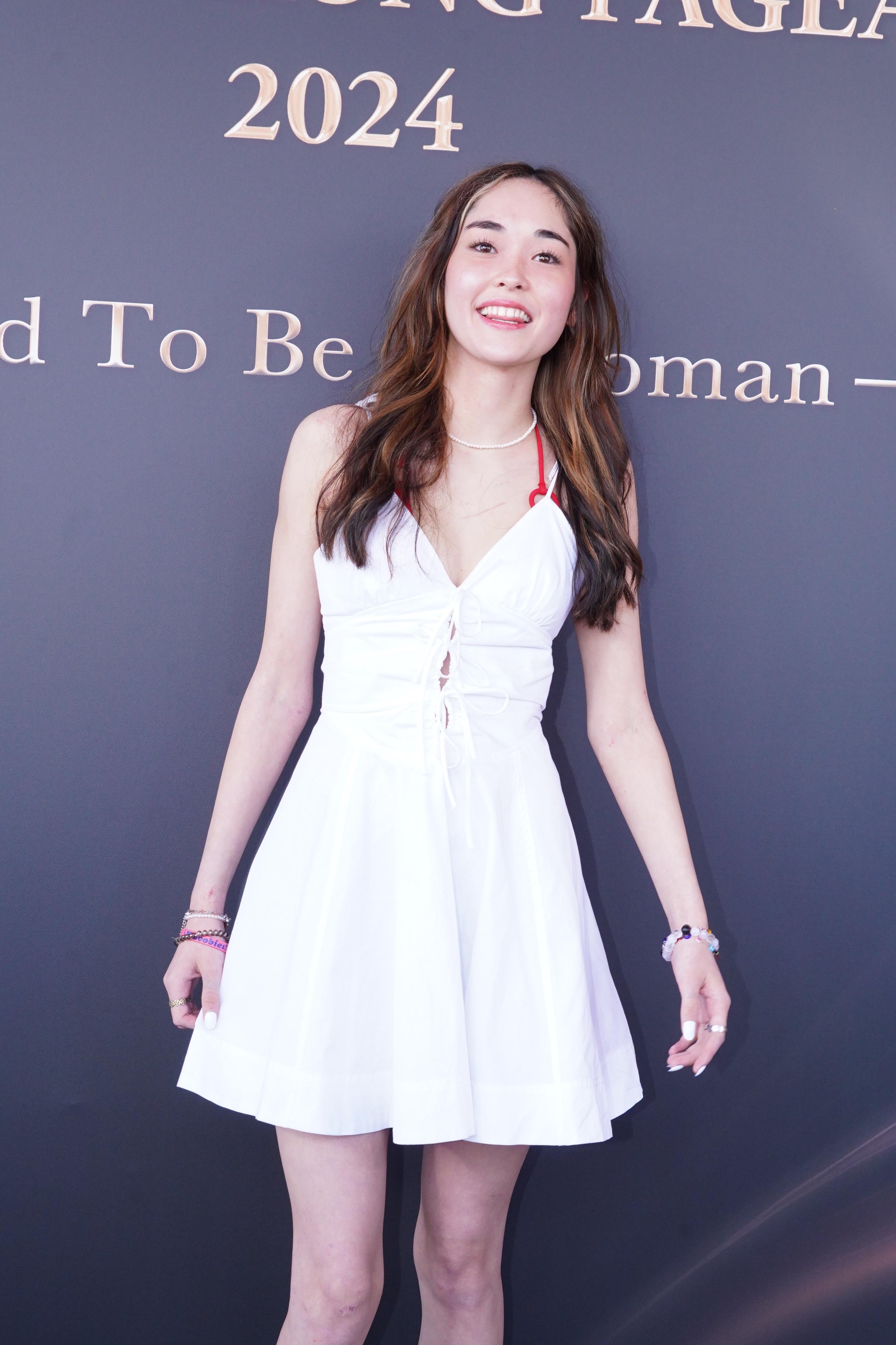 年紀最小17歲Aisha,識少少廣東話,中美混血兒。