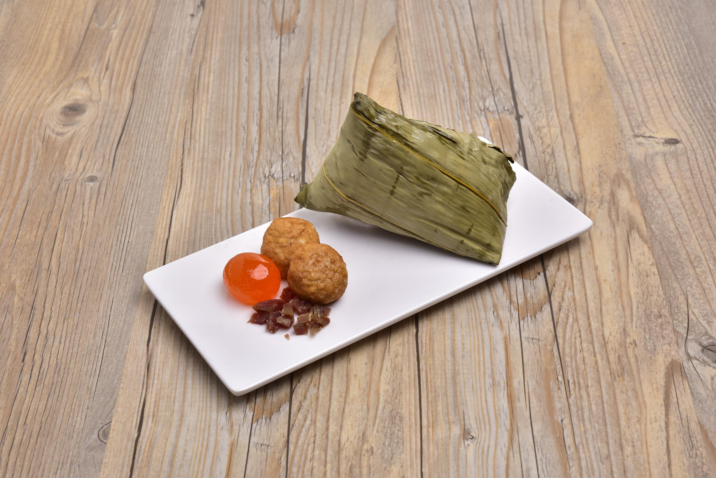 急凍雞肉丸XO醬金腿原隻蛋黃粽 $29