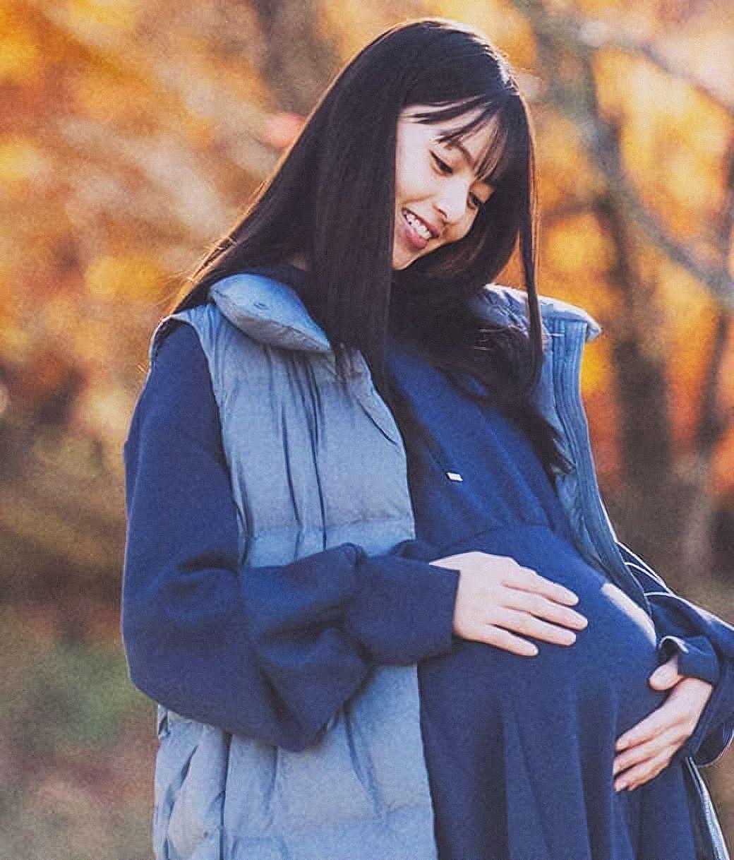 齋藤飛鳥的大肚look亦告曝光。