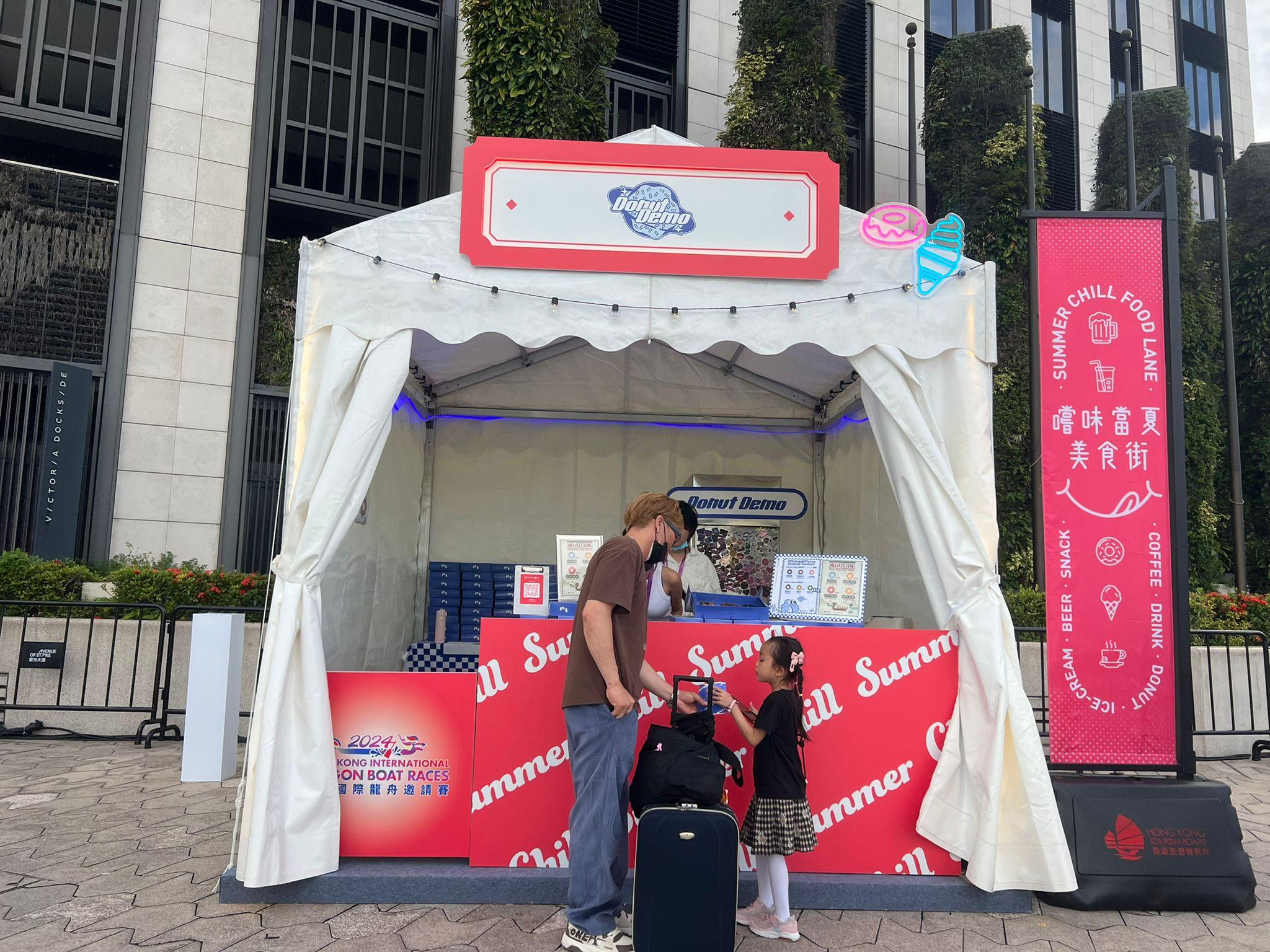 攤檔推出特色港式口味冬甩。 (李景玉攝)