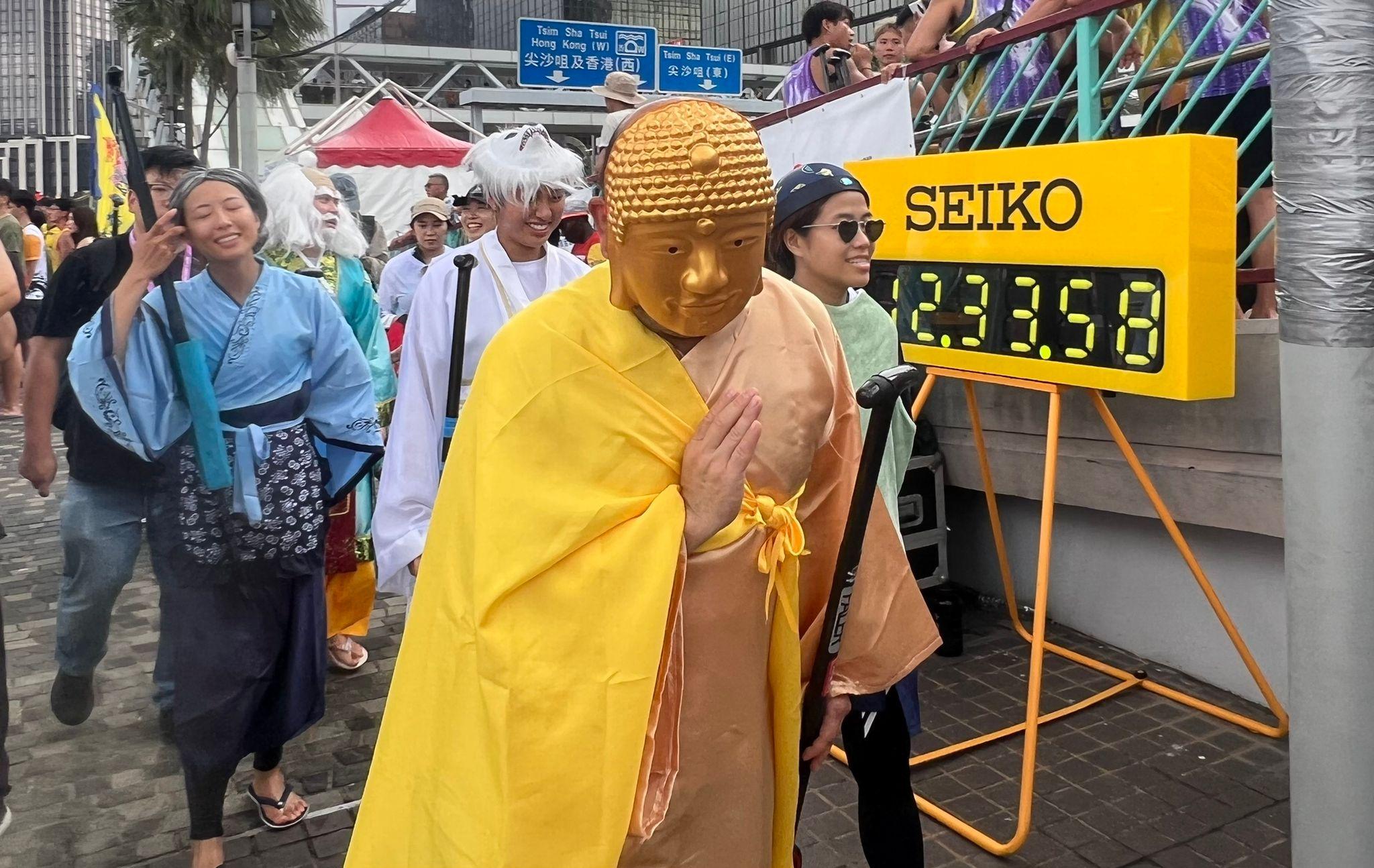 有參加者扮成佛祖。 (李景玉攝)