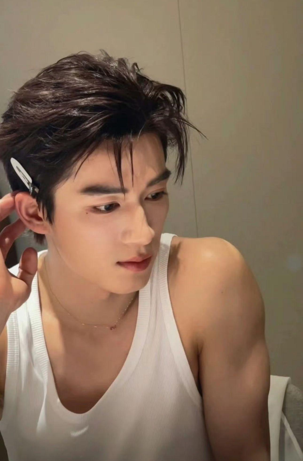 王星越緋聞登上微博文娛熱搜No.1!