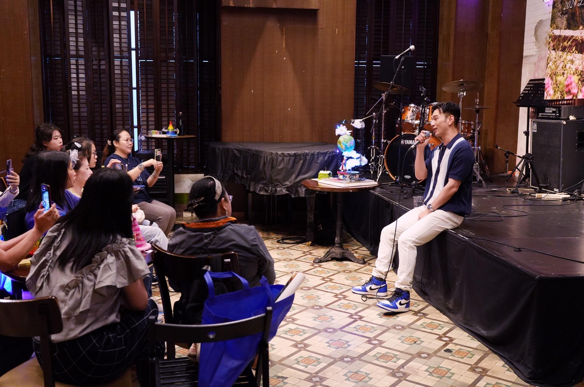 王梓軒獲一眾歌迷於藝穗會舉行生日派對。