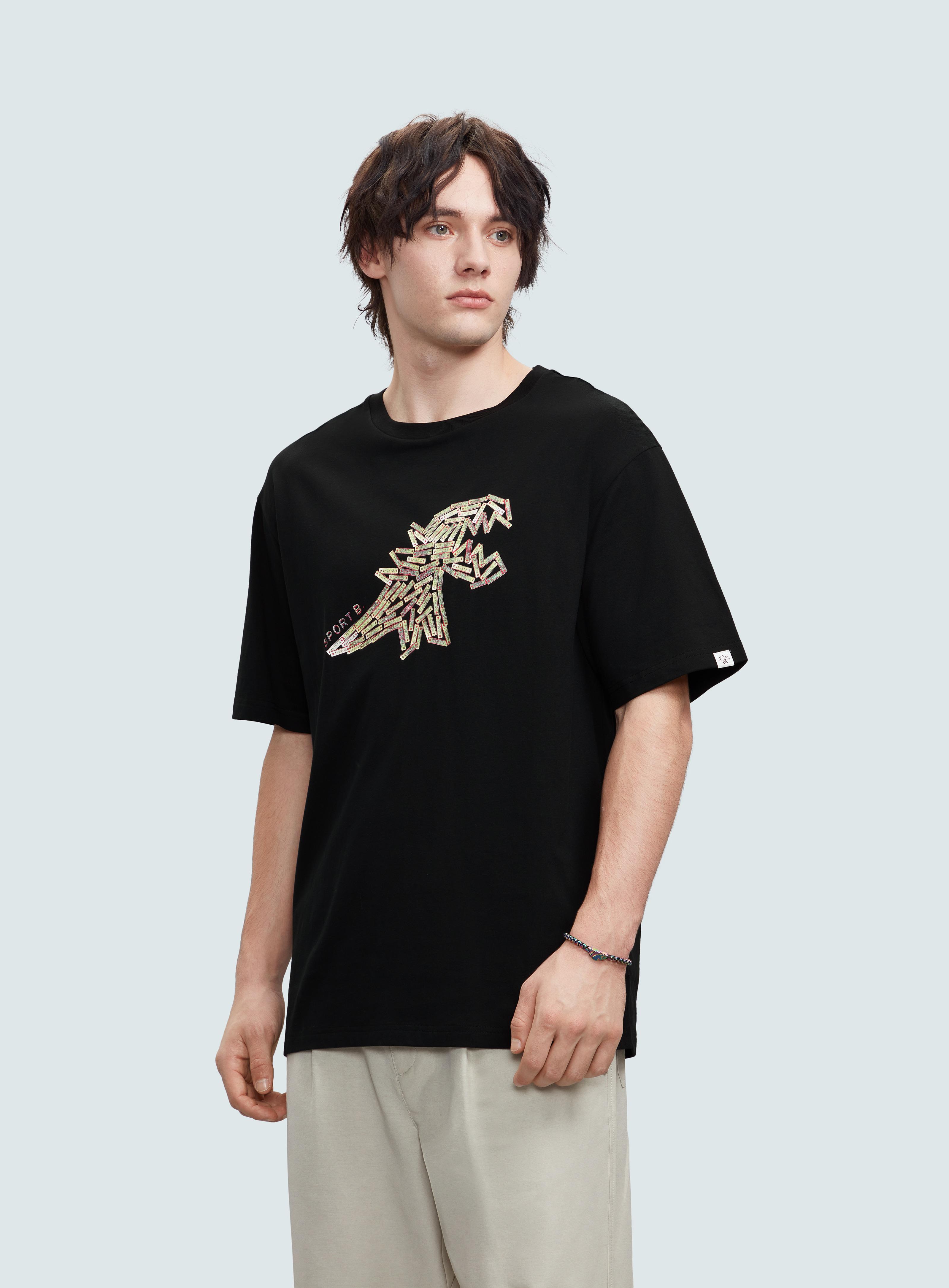 男裝 Sport b. 金屬飾牌 Dino T 恤 原價$690、7 折$483