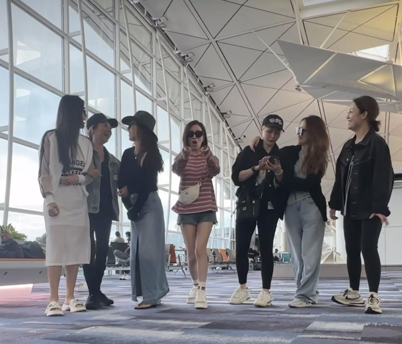 眾人先在香港機場集合。