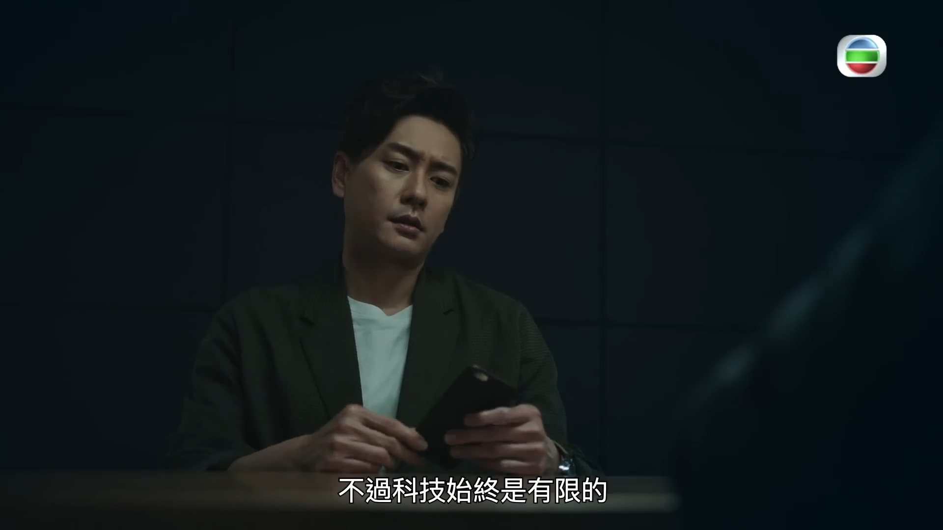 《法證先鋒V》中黃宗澤重新調查一宗紙盒藏屍案。