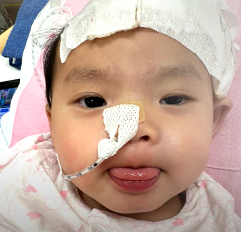 小雪兒的媽媽Amy在無綫節目《東張西望》中受訪表示,女兒獲院方安排接受重置頭骨手術。(《東張西望》畫面)