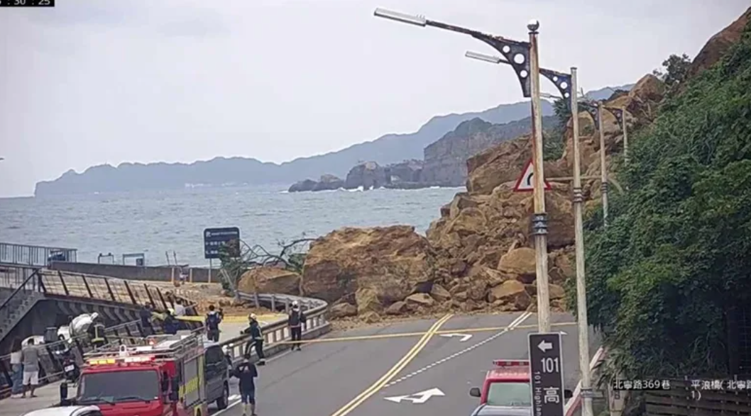 台灣基隆潮境公園入口山泥傾瀉(網上圖片)