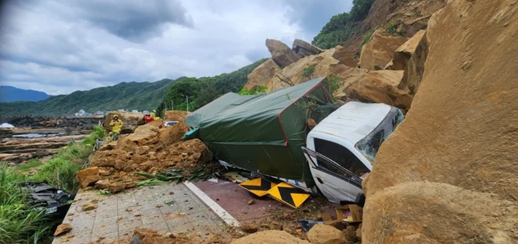 台灣基隆潮境公園入口山泥傾瀉(網上圖片)