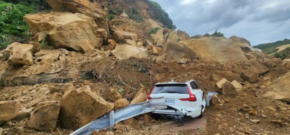 台灣基隆潮境公園入口山泥傾瀉(網上圖片)