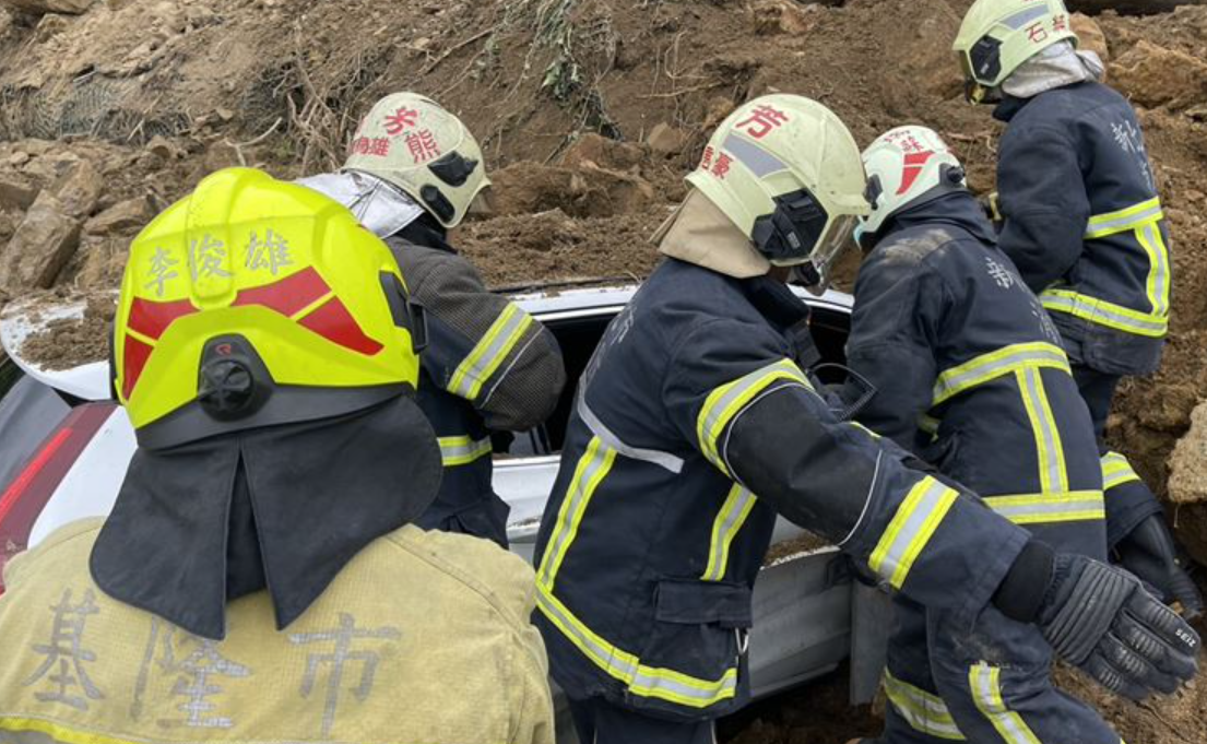 台灣基隆潮境公園入口山泥傾瀉(網上圖片)