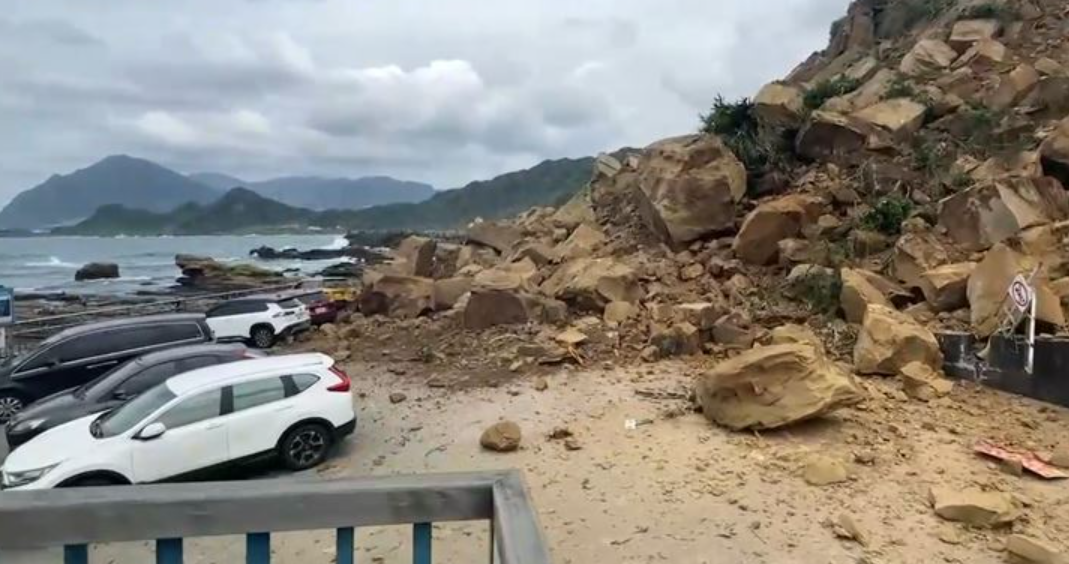 台灣基隆潮境公園入口山泥傾瀉(網上圖片)