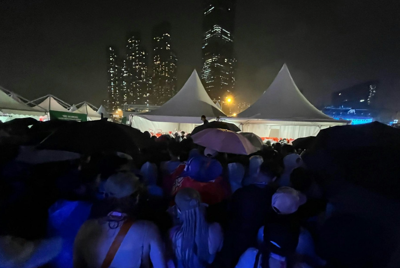 WATERBOMB音樂節活動被指散場時出現混亂,大批參加者等候數小時未能取回寄存行李。(連登)