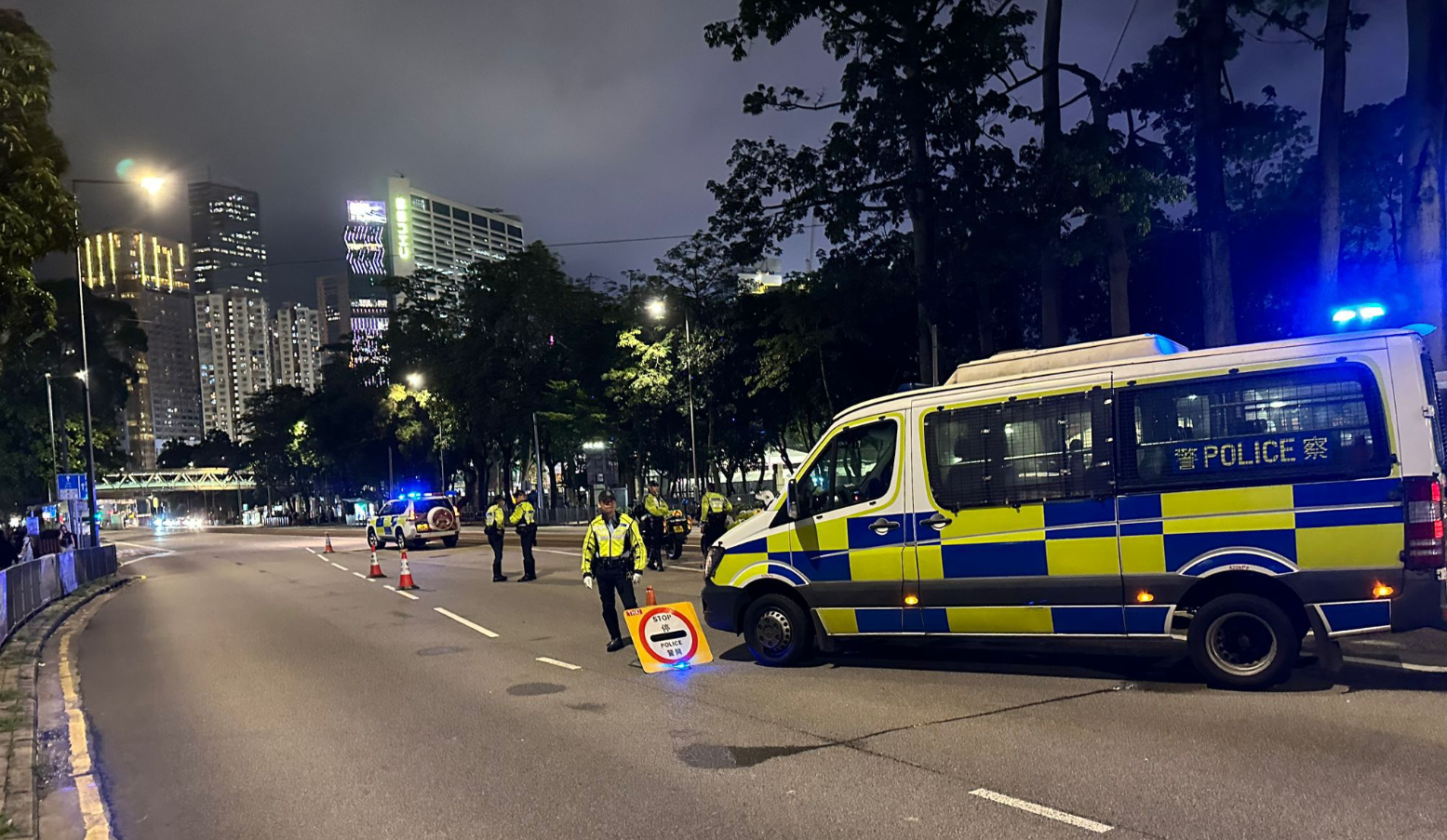 警方港島總區交通部執行及管制組於6月4日在區內主要幹道設置路障打擊藥駕及酒駕(警方圖片)