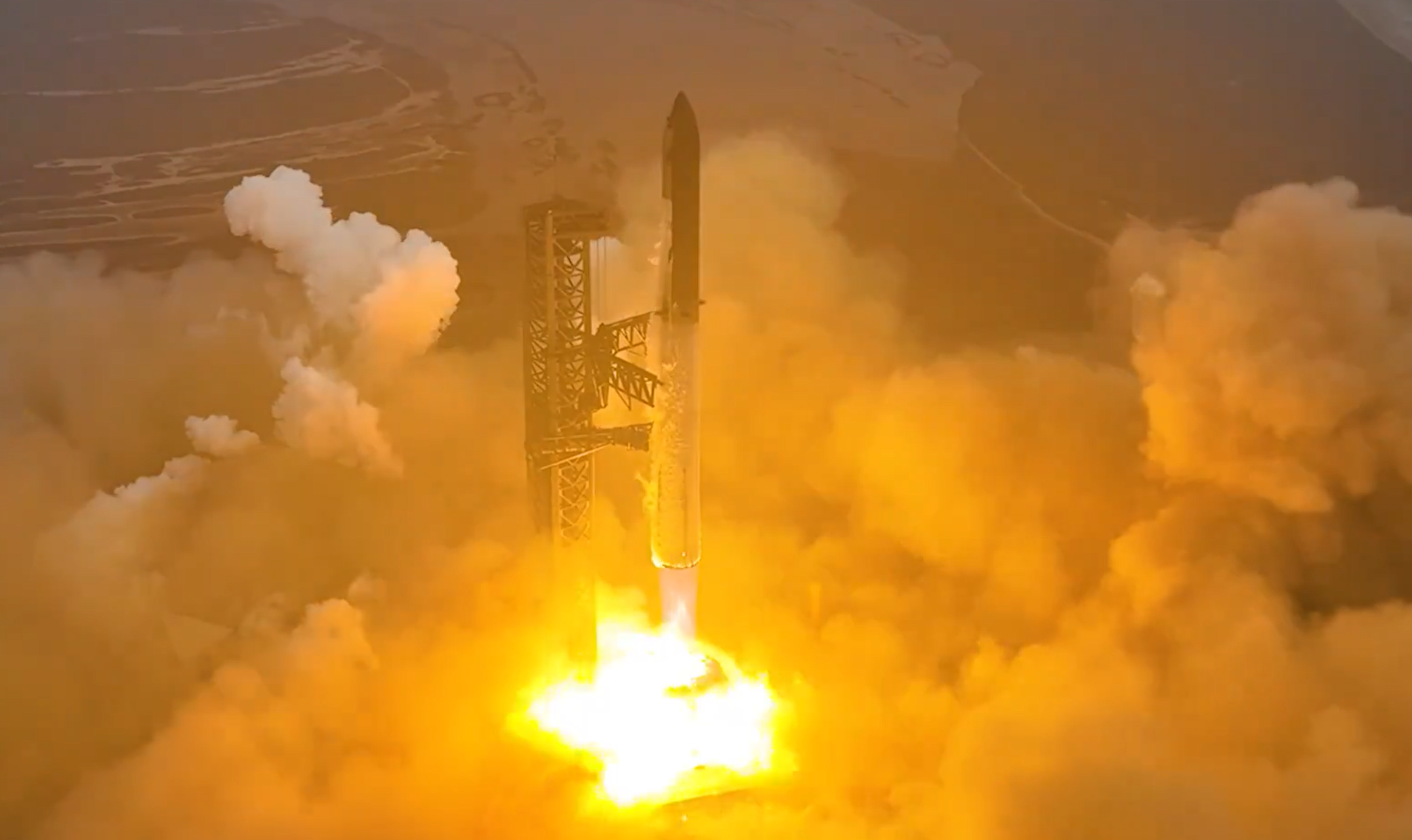 美國太空探索技術公司SpaceX新一代重型運載火箭「星艦」完成首次全面試飛,在印度洋的目標位置軟著陸(SpaceX)