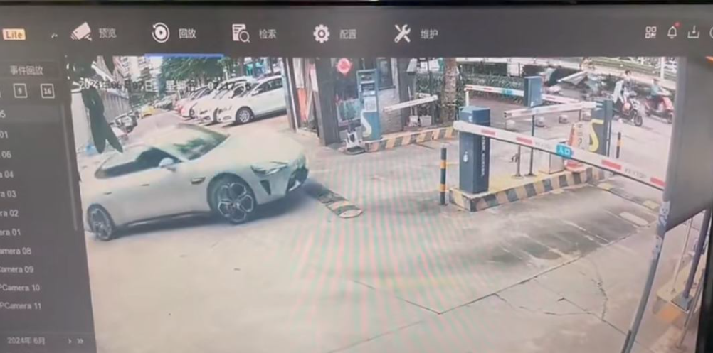 海南省海口市發生嚴重交通事故,一輛小米SU7純電動轎車衝出停車場,導致一死三傷。(影片截圖)