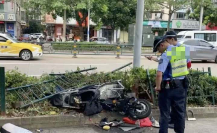 海南省海口市發生嚴重交通事故,一輛小米SU7純電動轎車衝出停車場,導致一死三傷。(網上圖片)