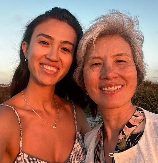 諾亞的華裔母親現時患有末期腦癌,她早前表示希望生前仍有機會見到女兒。