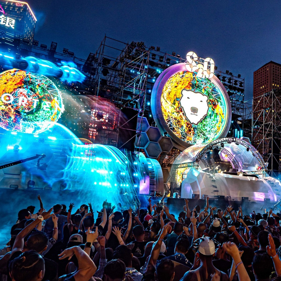 中環海濱活動空間上周六和周日(8及9日)舉行「S2O亞洲潑水音樂節2024」(大會IG圖片)