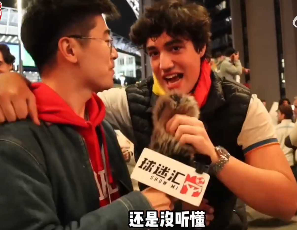 一名來自中國的足球博主「球迷匯SHOWMI」在皇馬擊敗多蒙特奪冠後,於球場外訪問皇馬球迷,該名球迷得知博主是中國人後,以西班牙語對鏡頭唱歌,聲稱是「慶祝皇馬勝利」的歌曲。影片其後在內地網絡流傳,有網民發現歌曲含有種族歧視、侮辱中國女性的內容。