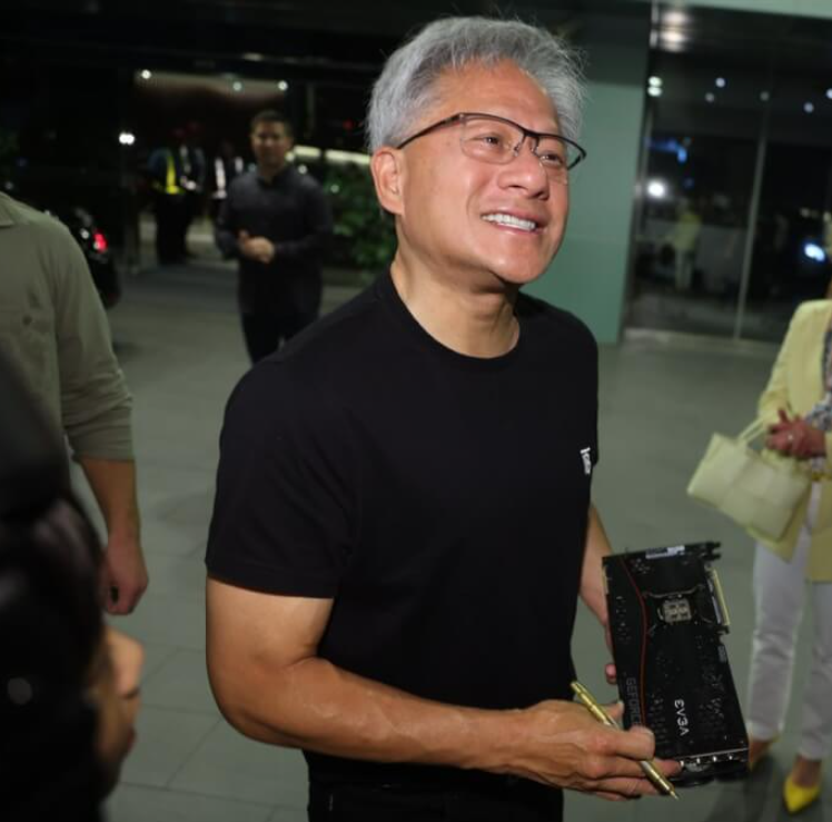 輝達NVIDIA執行長、「AI教父」黃仁勳訪台15天,於當地掀起「仁來瘋」旋風。(資料圖片)