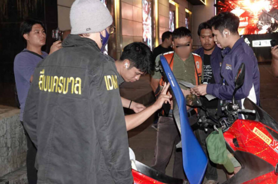 曼谷警方拘捕35歲泰國男子塔納帕(Thanapat),指控涉嫌在他人處於無法抵抗狀態時強姦、盜竊財物等多項罪名。(網上圖片)