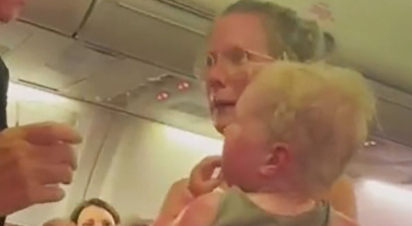 乘客大感不滿。(互聯網)