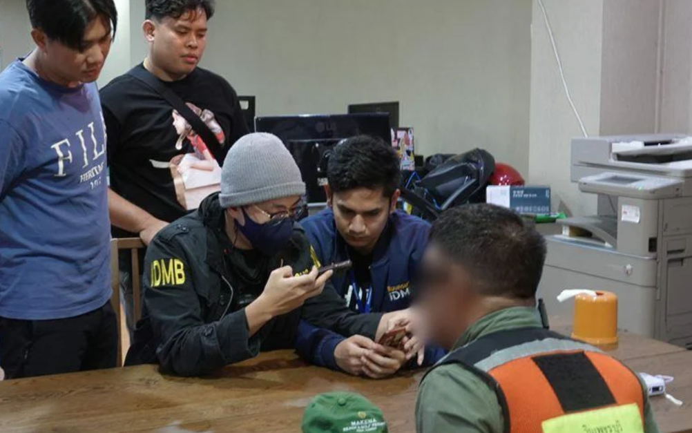 曼谷警方拘捕35歲泰國男子塔納帕(Thanapat),指控涉嫌在他人處於無法抵抗狀態時強姦、盜竊財物等多項罪名。(網上圖片)