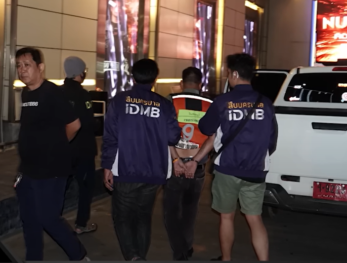 曼谷警方拘捕35歲泰國男子塔納帕(Thanapat),指控涉嫌在他人處於無法抵抗狀態時強姦、盜竊財物等多項罪名。(網上圖片)