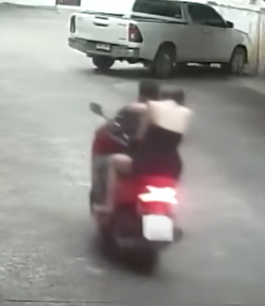 塔納帕平常假冒網約電召電單車司機,在娛樂場所打烊期間、即凌晨1時至5時出動「狩獵」,目標是醉酒女遊客(網上圖片)