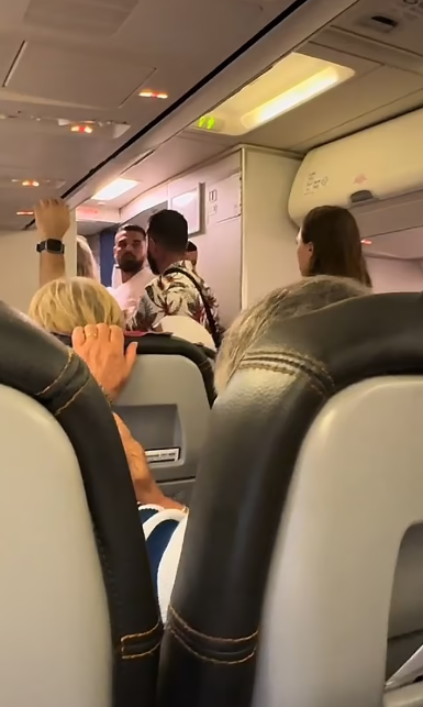 乘客大感不滿。(互聯網)