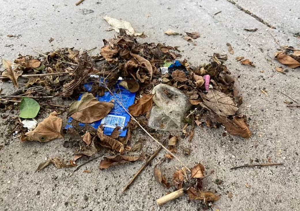 地上遺下避孕套。(互聯網)