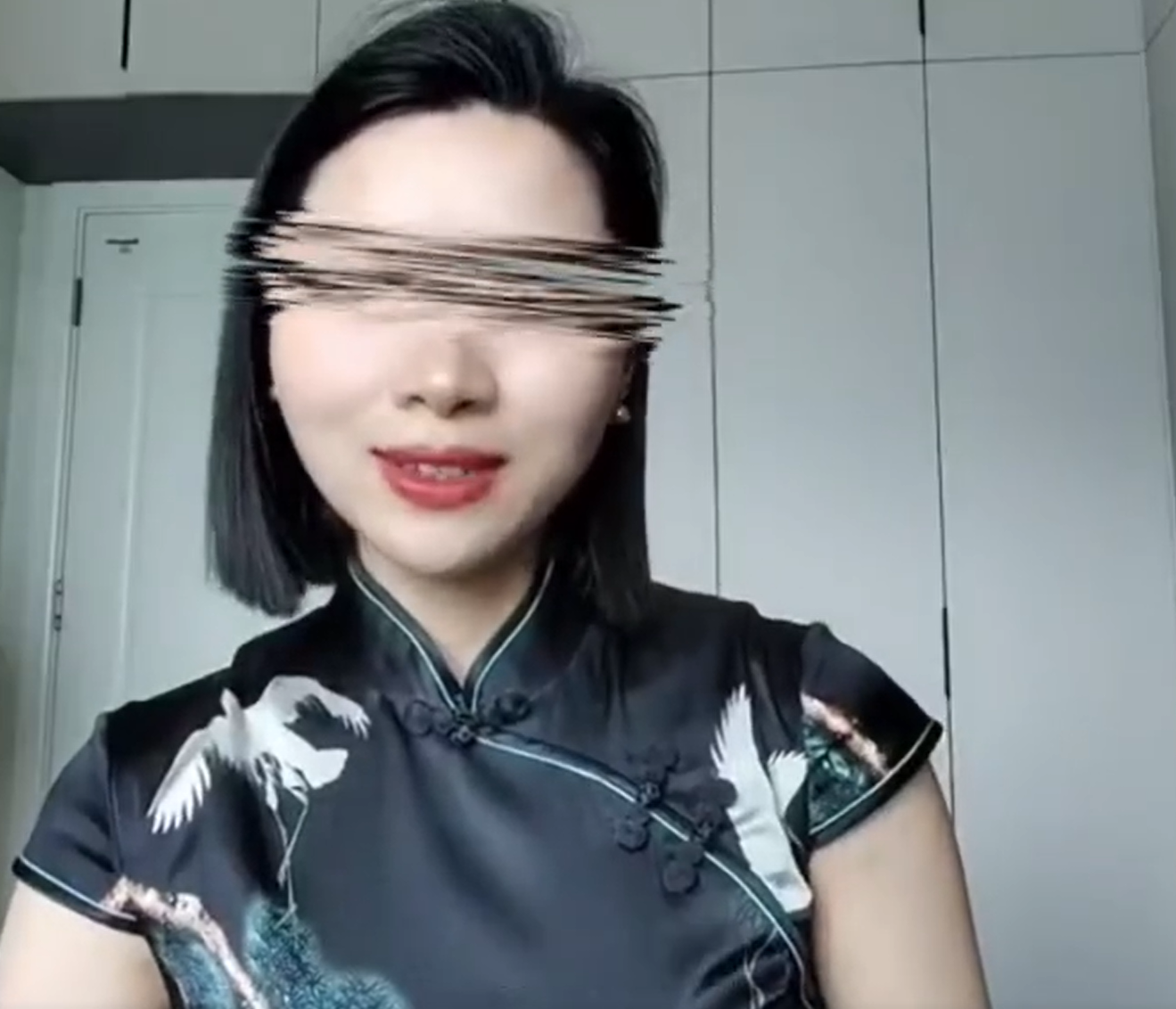 網傳重慶一間商業銀行支行一名80後女員工,發表白影片給60後已婚副行長,結果被副行長不小心發到工作管理群。