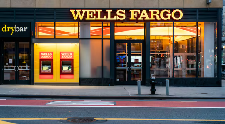 富國銀行解僱逾10名「扮工」員工。(路透社)