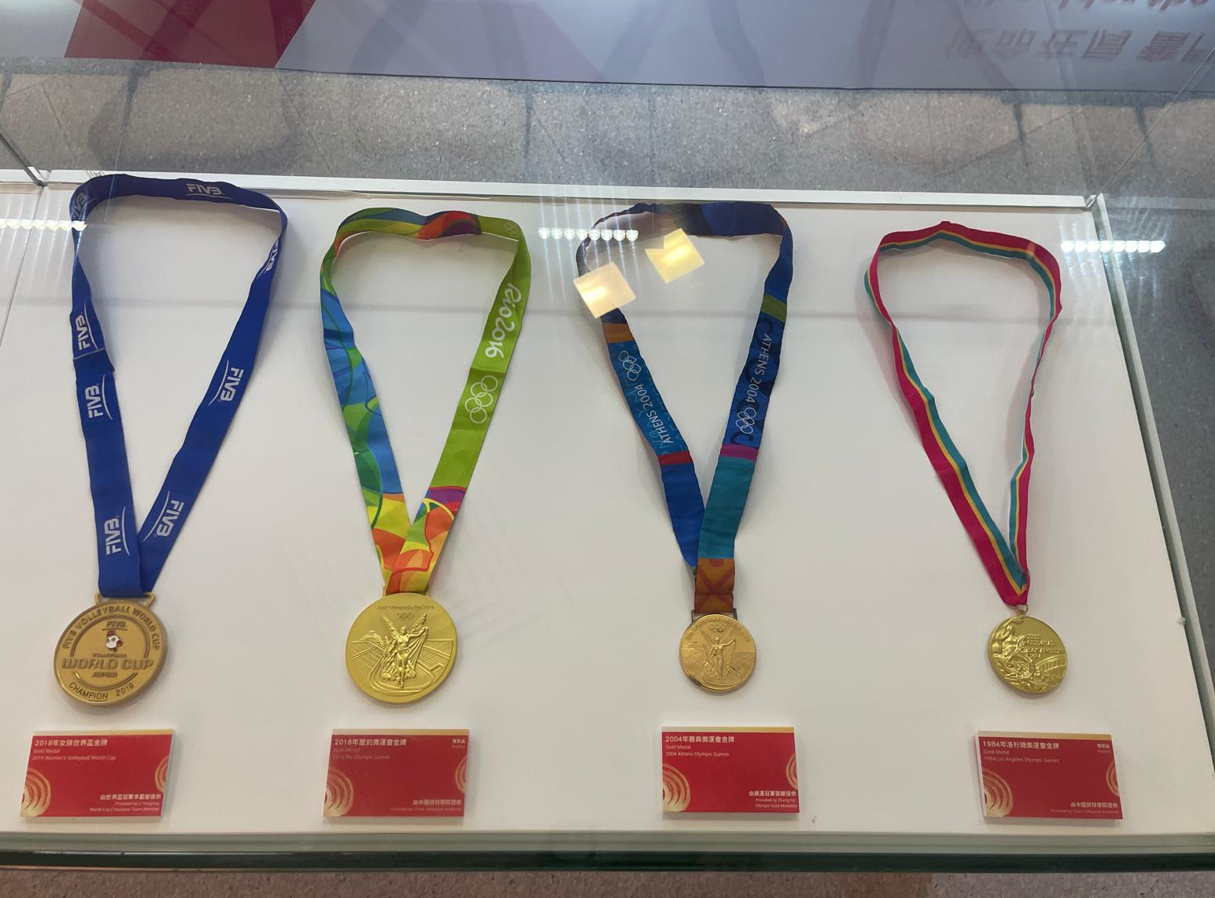 展覽展出四面世界盃、奧運的金牌。(陳家莉攝)