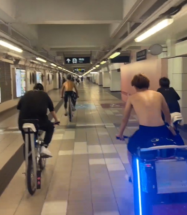 有「子彈仔」車隊在尖沙咀街頭及紅磡站行人隧道飆車,部分人半裸,並在車尾掛上巨型發光音響。(影片截圖)