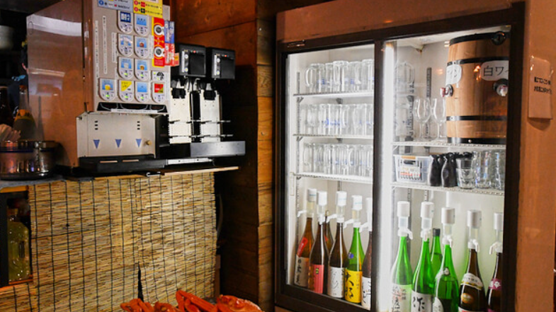 東京澀谷採取外國遊客與本地人兩種收費制的海鮮放題餐廳。(互聯網)