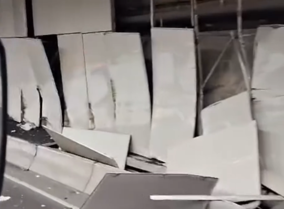 屯赤隧道內泥頭車失控翻側。(屯門大欖汀九交通消息群組)