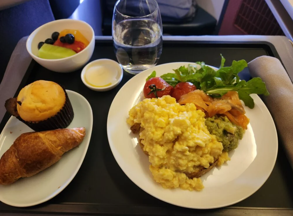 不少人搭飛機都會拍下飛機餐。(互聯網)