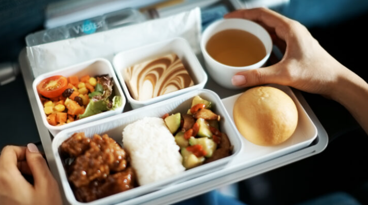 不少人搭飛機都會拍下飛機餐。(互聯網)