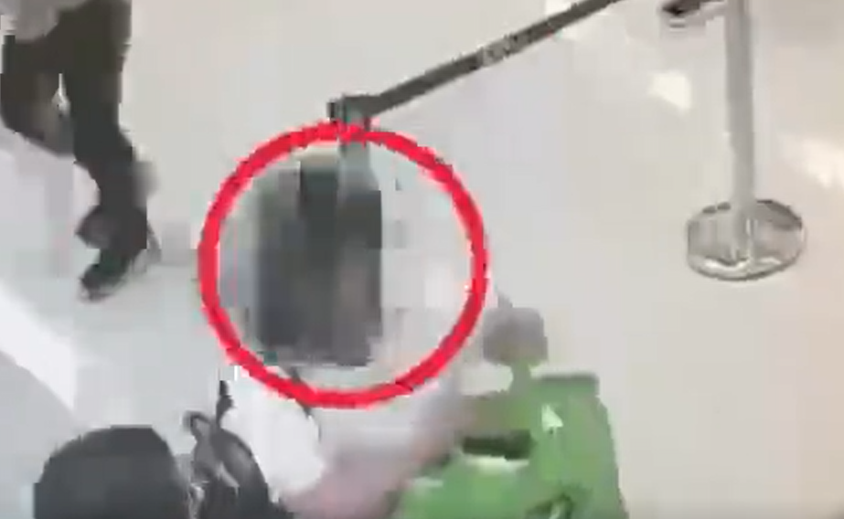 廣東蓮塘海關在旅檢進境渠道查獲一宗旅客人身藏匿燕窩走私入境案,查獲燕窩1,107克。(影片截圖)