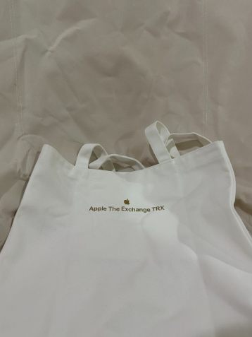 蘋果送給進店果粉的購物袋。(互聯網)