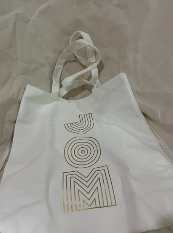 蘋果送給進店果粉的購物袋。(互聯網)