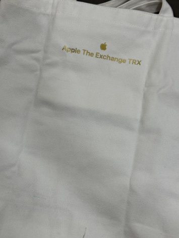 蘋果送給進店果粉的購物袋。(互聯網)