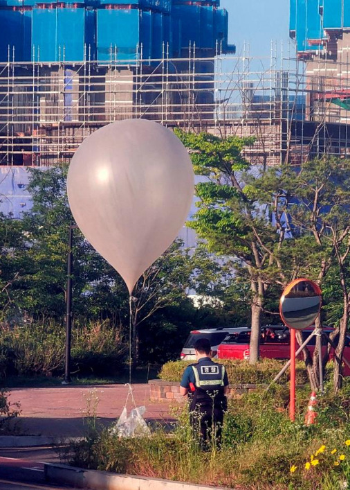 南韓軍方稱,北韓周一再次發放垃圾氣球。(資料圖片)