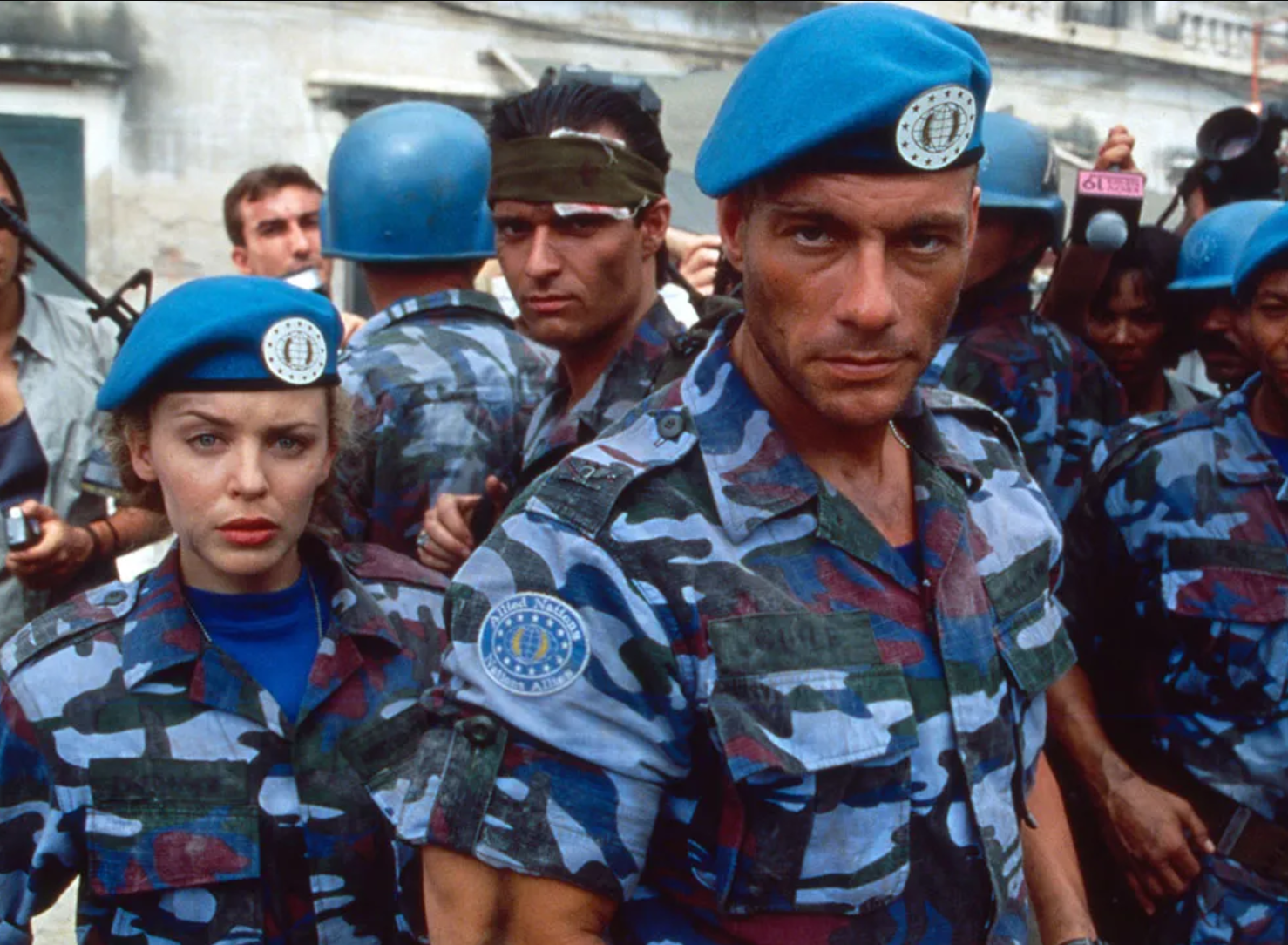 《街頭霸王》1994年真人電影版本 故事講述由尚格雲頓主演的美國「軍佬」古烈上校,與聯合國維和部隊對抗由奸角赤目司令率領的犯罪集團