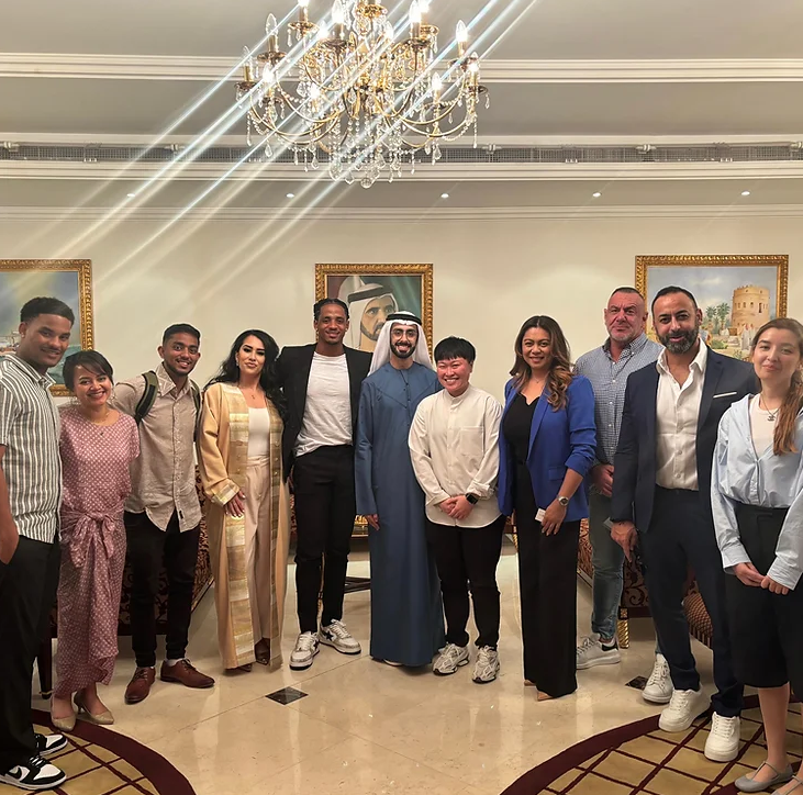 杜拜王子|家辦官網更新與林寶堅尼家族成員合照 香港活動相片全消失