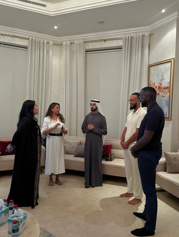 杜拜王子|家辦官網更新與林寶堅尼家族成員合照 香港活動相片全消失