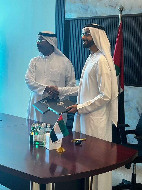 杜拜王子|家辦官網更新與林寶堅尼家族成員合照 香港活動相片全消失